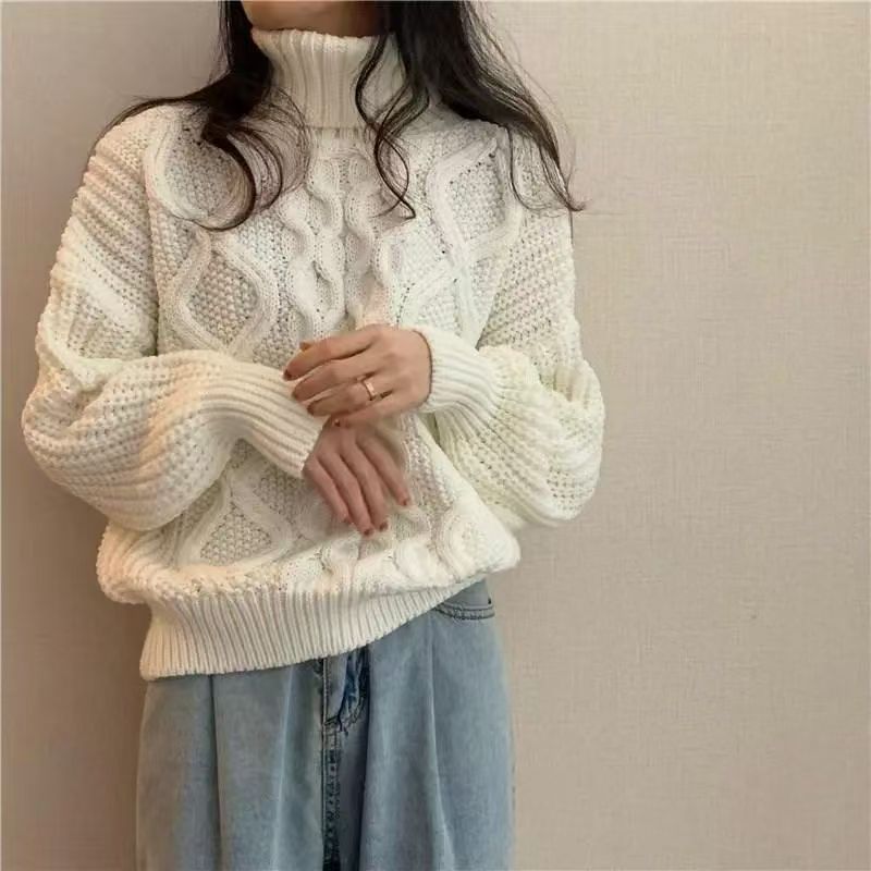 Enlarged Cable Knit Patterned Sweater